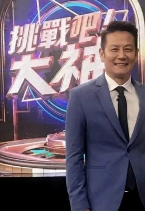 老婆又穿着黑丝勾引我了，对白有趣！ - MacDog